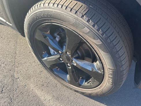 Used 2023 Jeep Grand Cherokee Limited w/ Black Appearance Package image 39