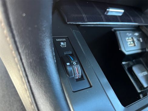 Used 2023 Lexus GX 460 Premium image 25