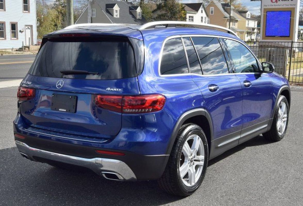 Used 2021 Mercedes-Benz GLB 250 4MATIC w/ Premium Package image 7