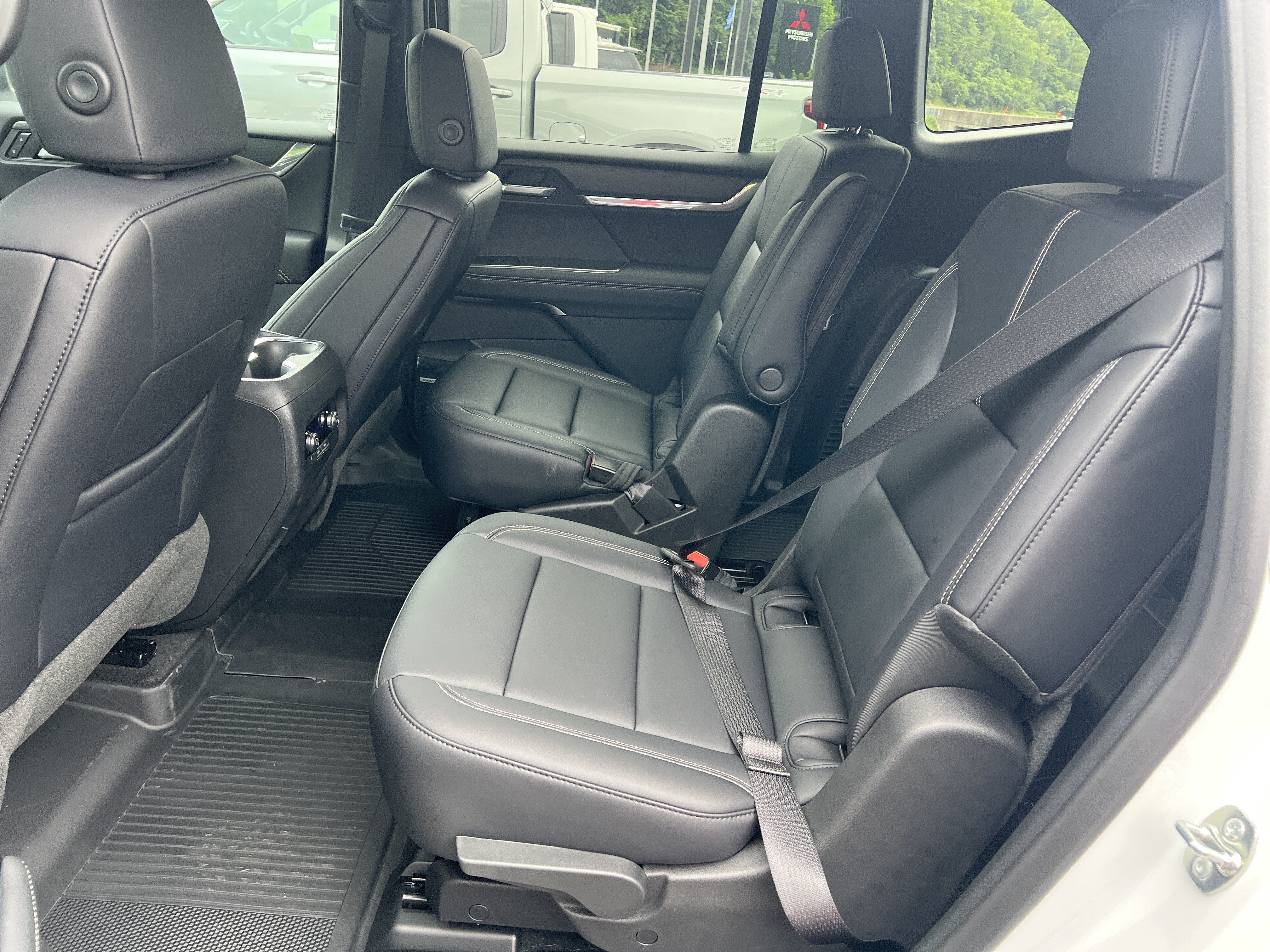 New 2026 GMC Acadia Elevation w/ Elevation Premium Package AWD/4WD image 13