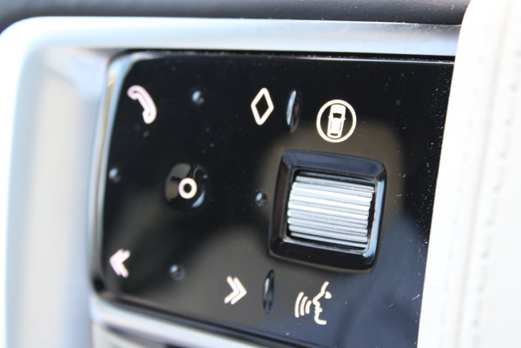 Used 2025 Land Rover Range Rover SE AWD/4WD image 24