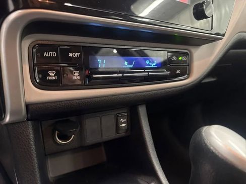 Used 2019 Toyota Corolla L image 14