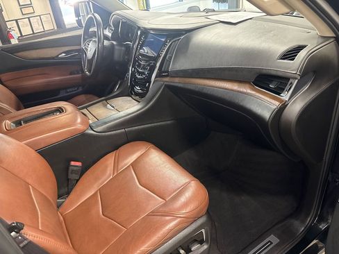 Used 2016 Cadillac Escalade ESV Premium AWD/4WD image 46