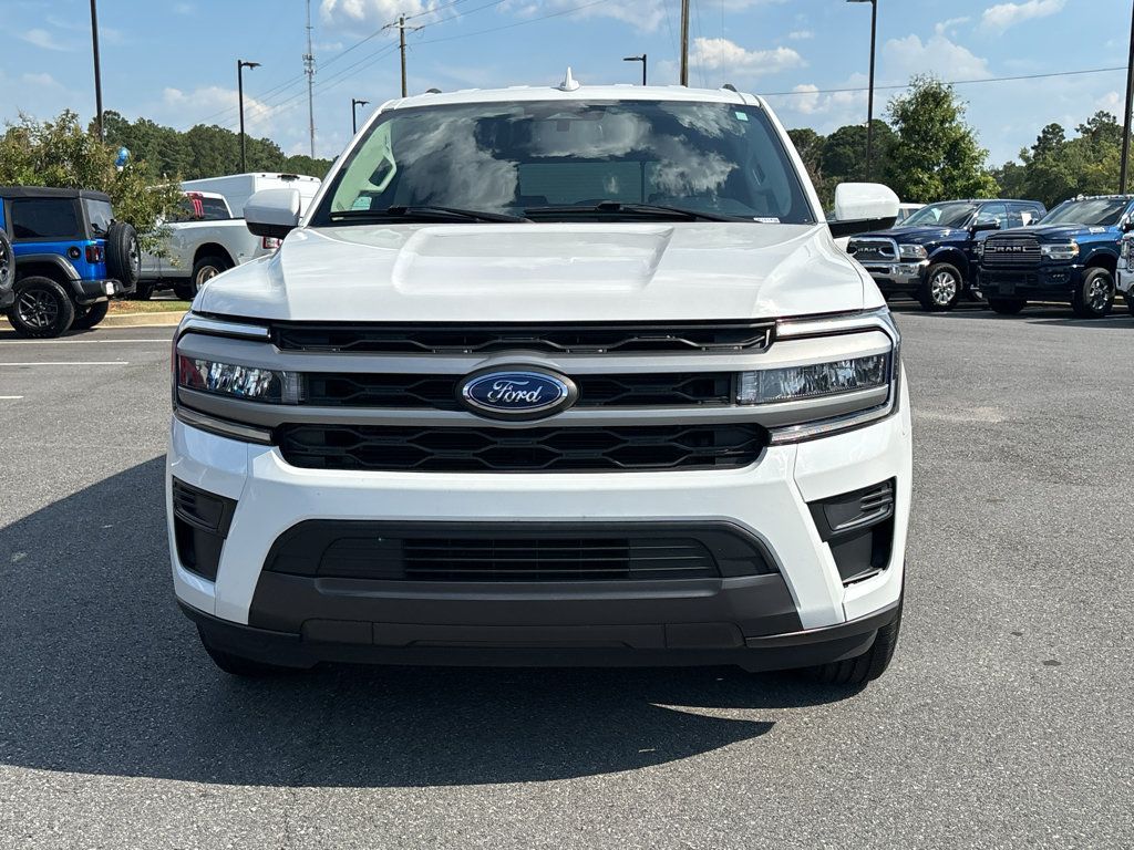 Used 2024 Ford Expedition XLT RWD image 2