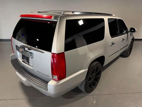 Used 2013 Cadillac Escalade ESV Platinum AWD/4WD image 49