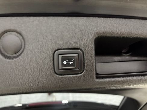 Used 2020 Chevrolet Equinox LT AWD/4WD image 36