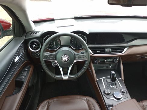 Used 2018 Alfa Romeo Stelvio AWD image 9