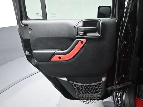Used 2017 Jeep Wrangler Unlimited Sahara w/ Connectivity Group AWD/4WD image 22