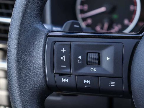 Used 2022 Nissan Rogue SV FWD image 22