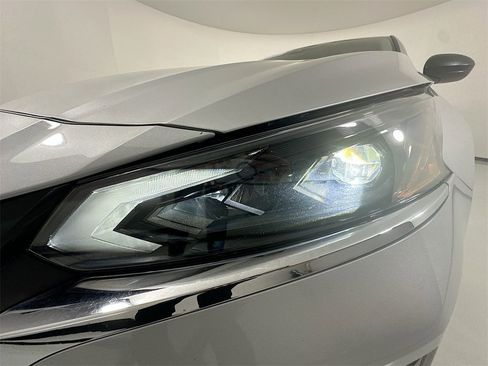 Used 2024 Nissan Altima 2.5 SV image 9