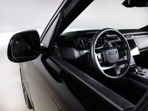 Certified 2025 Land Rover Range Rover SE AWD/4WD image 23