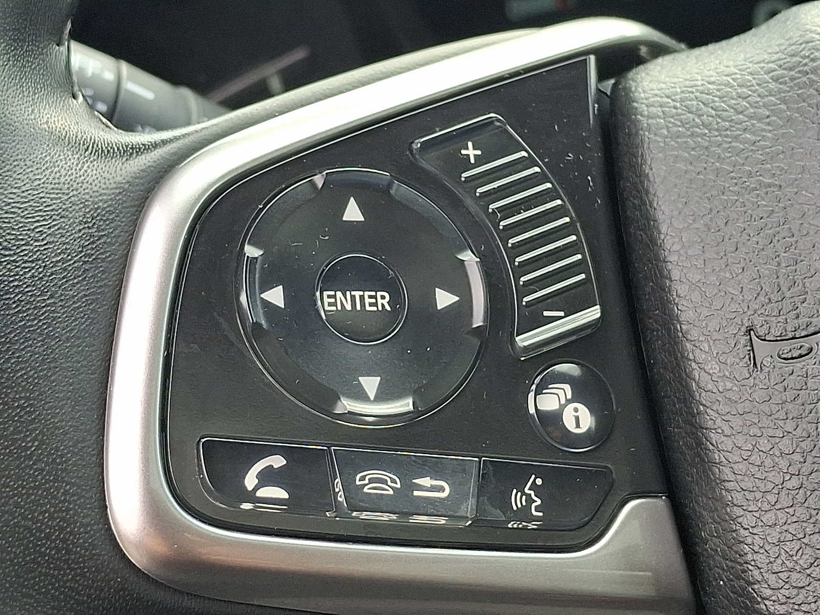 Used 2018 Honda CR-V Touring image 22