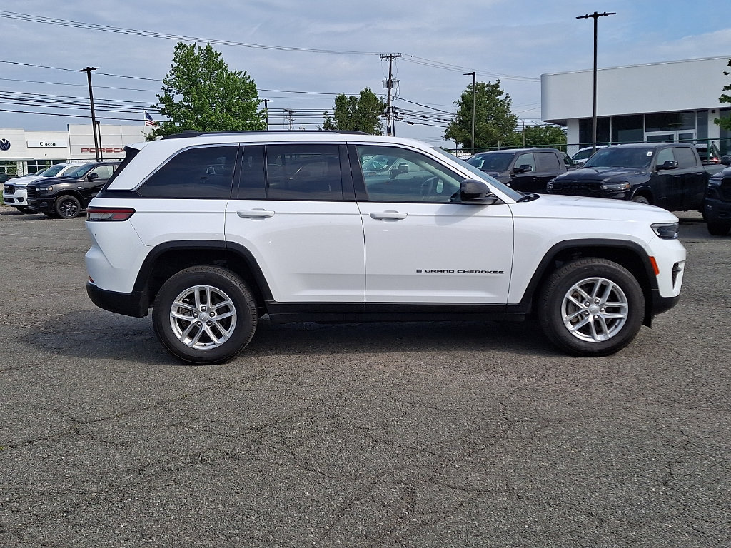 Used 2023 Jeep Grand Cherokee Laredo X AWD/4WD image 10