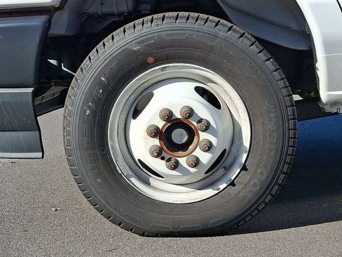 Used 2024 Ford E-450 and Econoline 450 Super Duty w/ Driver's Safety Package image 8