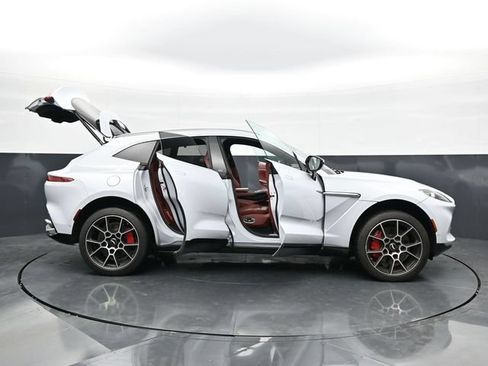 Used 2021 Aston Martin DBX AWD/4WD image 46
