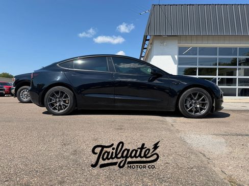 Used 2022 Tesla Model 3 Long Range AWD/4WD image 1