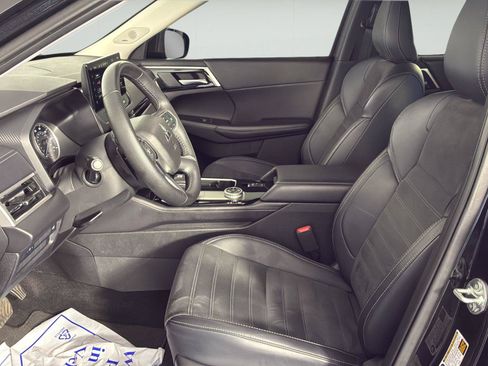 Used 2025 Mitsubishi Outlander SE AWD/4WD image 17