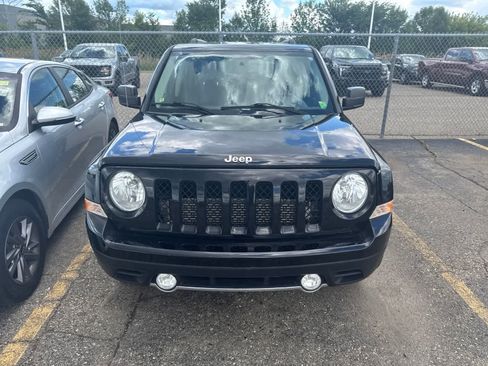 Used 2017 Jeep Patriot High Altitude AWD/4WD image 4