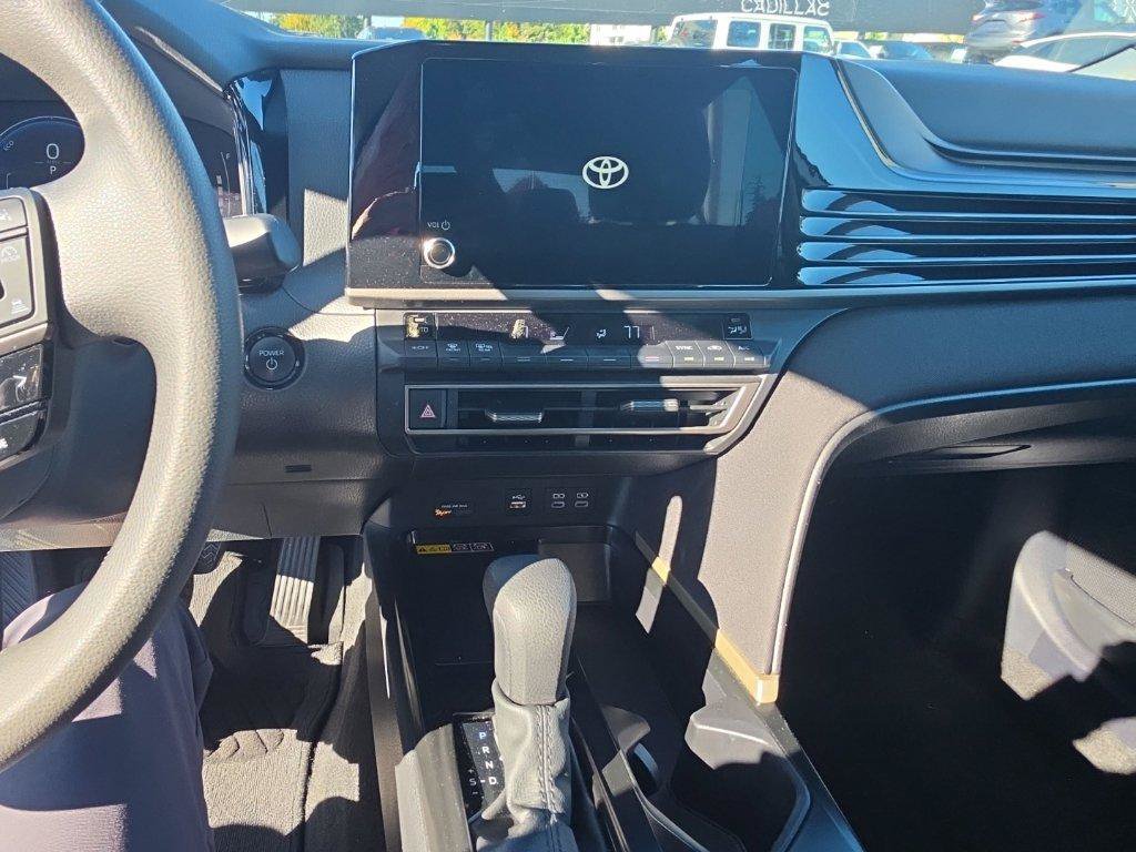 Used 2025 Toyota Camry LE AWD/4WD image 12