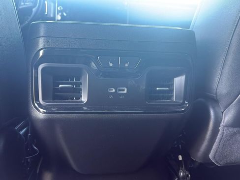 Used 2025 GMC Sierra 2500 AT4 image 19