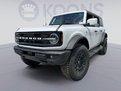 New 2026 Ford Bronco Outer Banks w/ Sasquatch Package AWD/4WD image 1