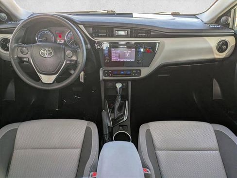 Used 2019 Toyota Corolla LE image 16