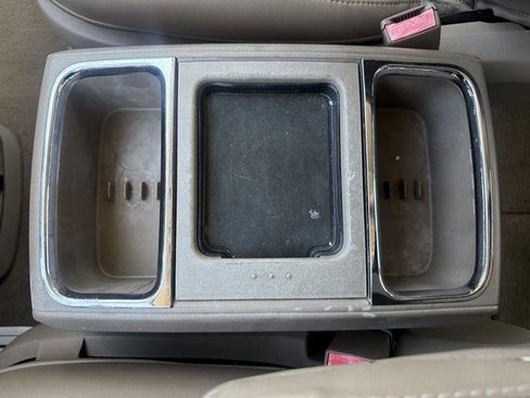 Used 2015 Chrysler Town & Country Touring image 26