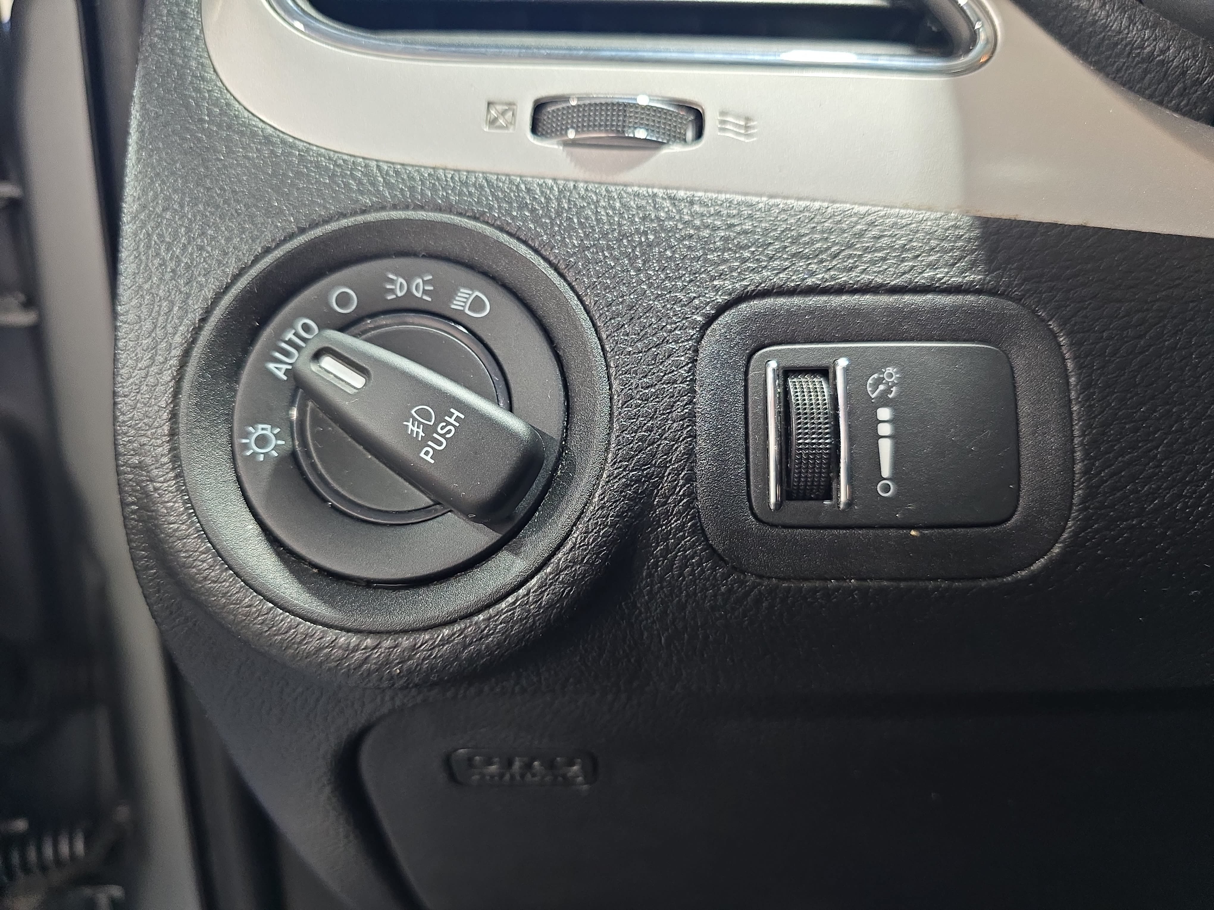 Used 2018 Dodge Journey SXT w/ Connectivity Group FWD image 26