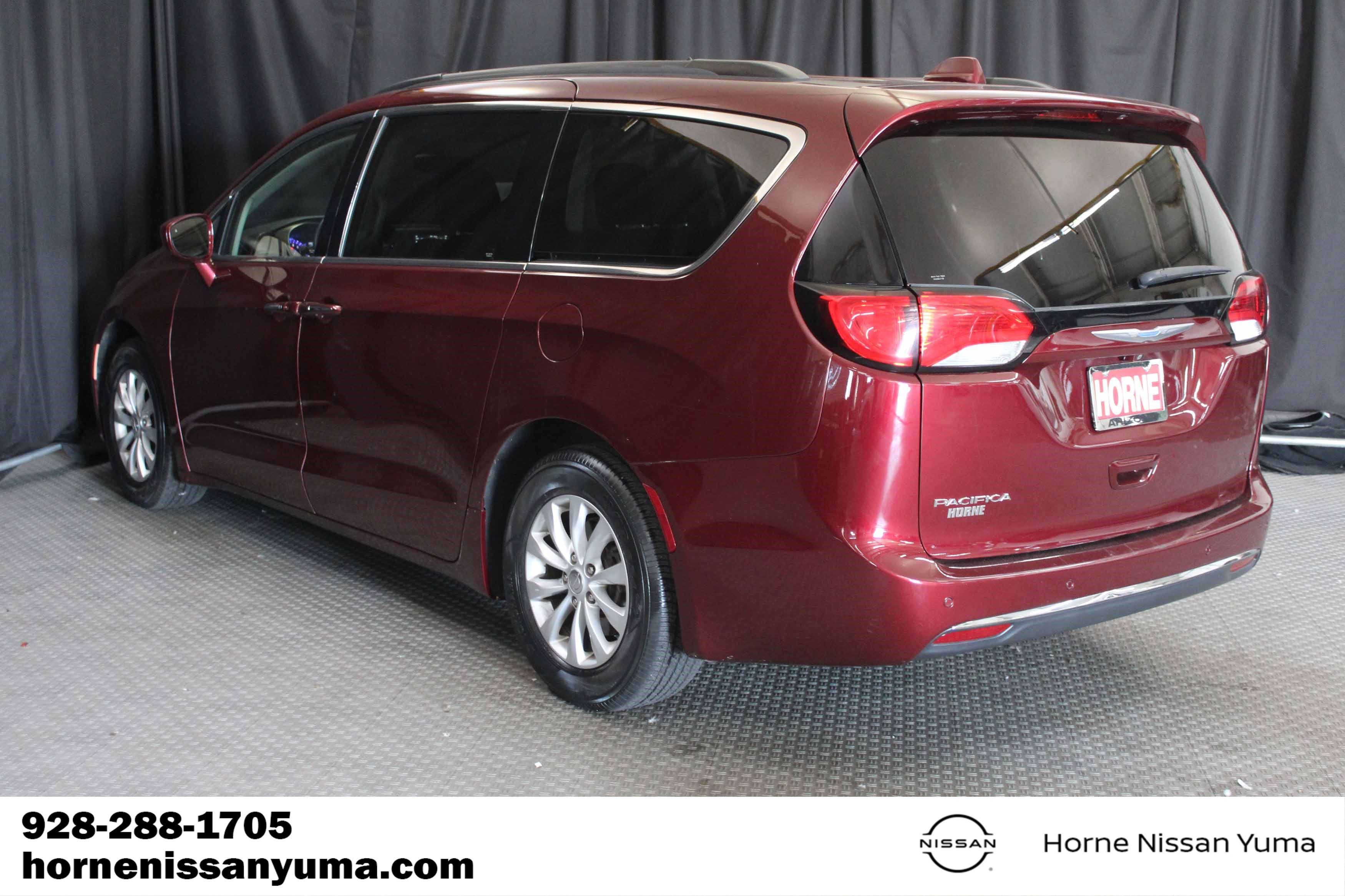 Used 2018 Chrysler Pacifica Touring Plus FWD image 16