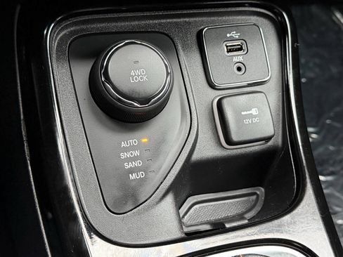 Used 2018 Jeep Compass Limited w/ Navigation Group AWD/4WD image 29