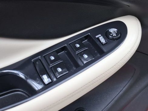 Used 2020 Buick Envision Essence FWD image 13
