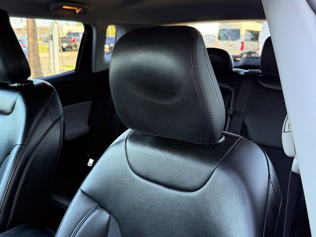 Used 2022 Jeep Compass Latitude w/ Convenience Group FWD image 2