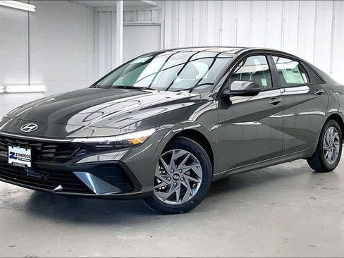 New 2026 Hyundai Elantra Hybrid FWD image 21