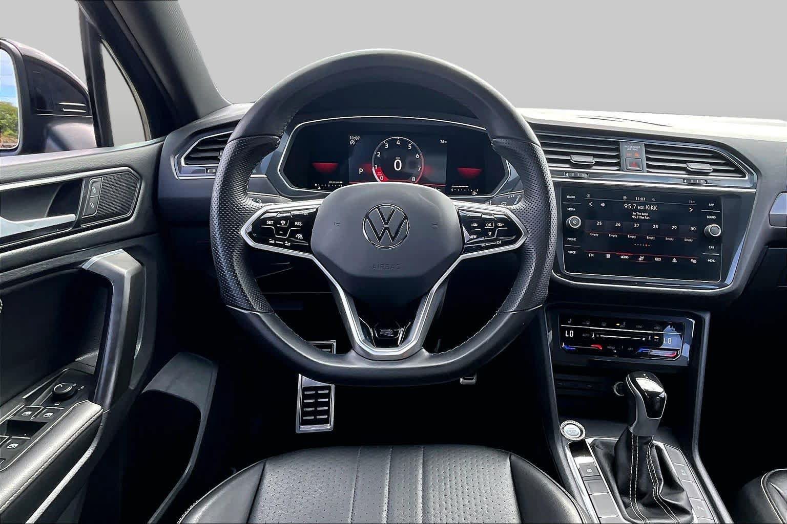 Used 2022 Volkswagen Tiguan SE R-Line FWD image 6