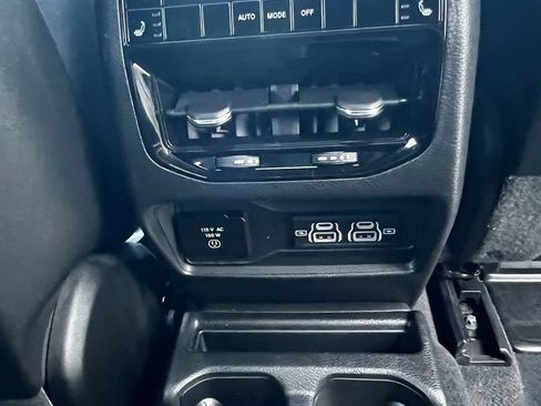 Used 2024 Jeep Grand Cherokee L Limited w/ Luxury Tech Group II AWD/4WD image 29