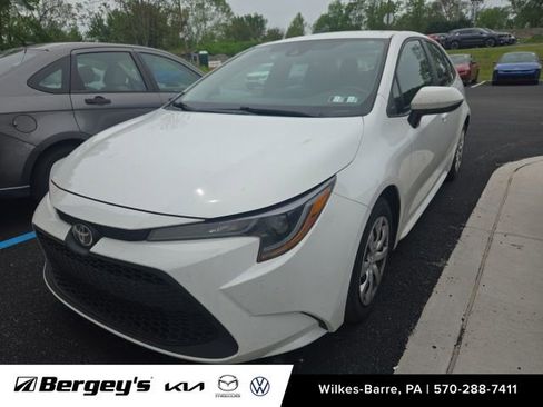 Used 2021 Toyota Corolla LE w/ Carpet Mat Package (TMS) FWD image 2