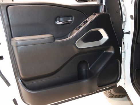 Used 2022 Nissan Frontier SV image 32