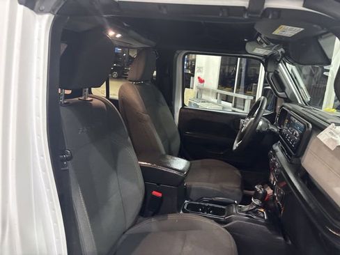 Used 2024 Jeep Wrangler Unlimited Sahara AWD/4WD image 37