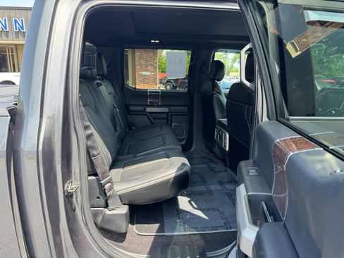 Used 2015 Ford F150 Platinum w/ Equipment Group 701A Luxury AWD/4WD image 14