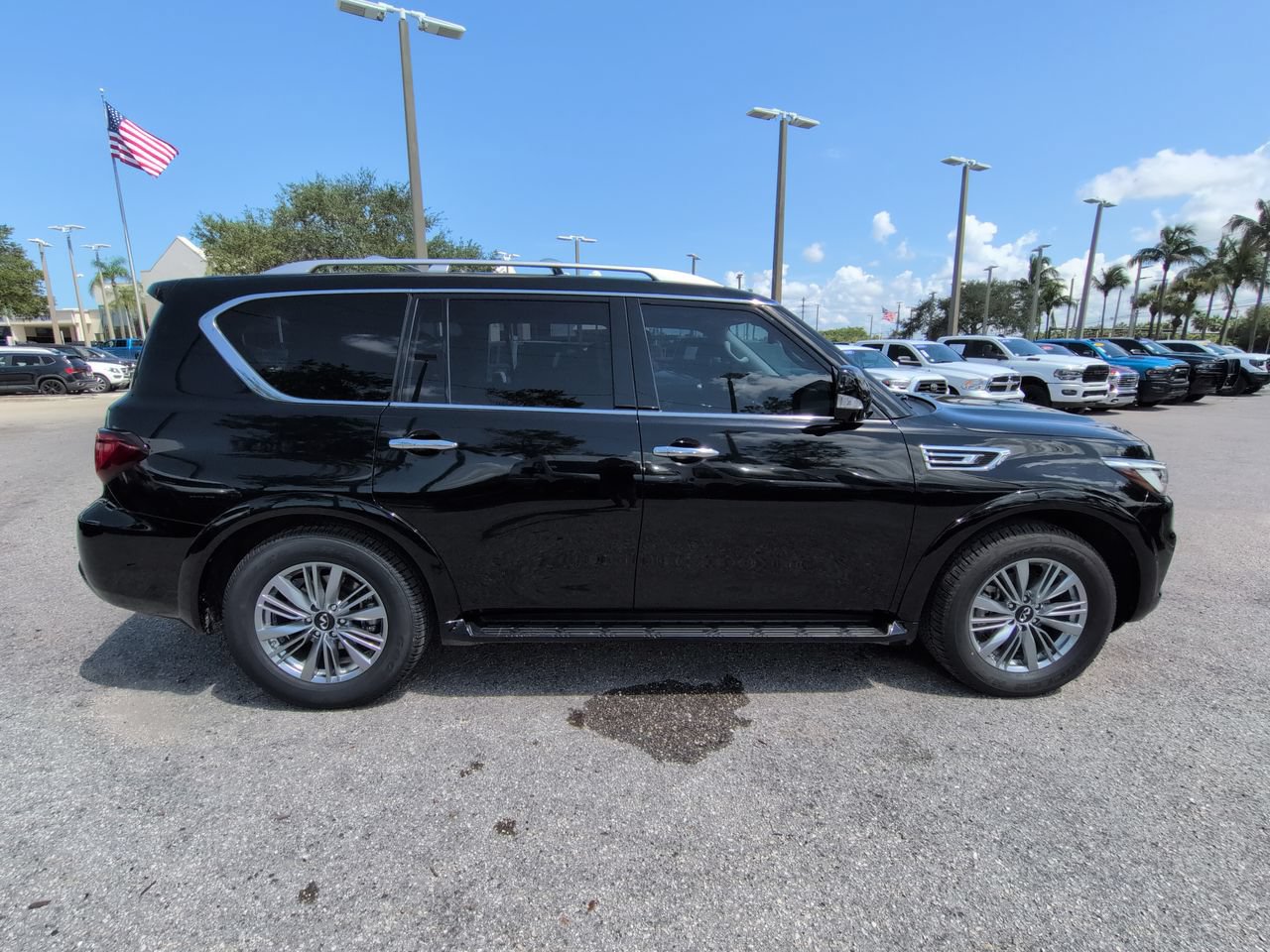 Used 2021 INFINITI QX80 Luxe w/ All-Season Package RWD image 4