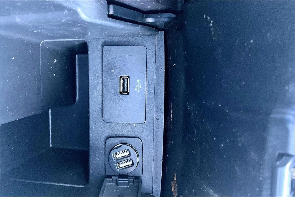 Used 2017 Ford Explorer XLT FWD image 33