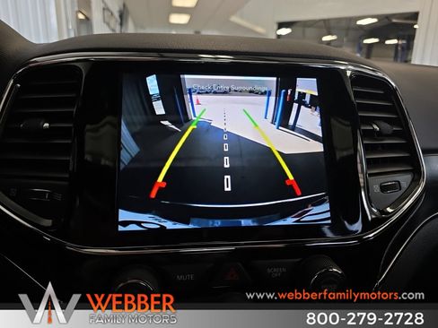 Used 2020 Jeep Grand Cherokee Limited AWD/4WD image 18