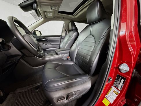 Certified 2023 Toyota Highlander XLE image 11