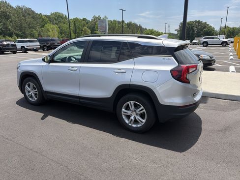 Used 2022 GMC Terrain SLE w/ Driver Convenience Package FWD image 15