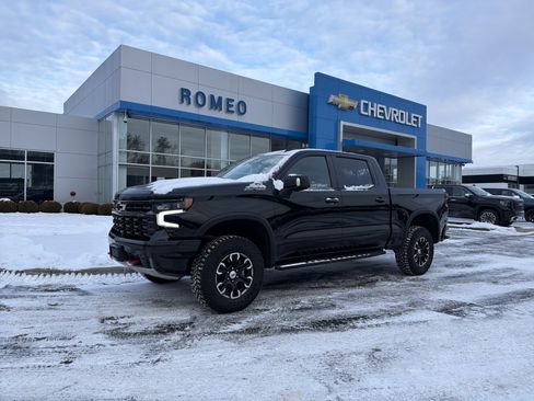 Used 2022 Chevrolet Silverado 1500 ZR2 w/ Technology Package image 1
