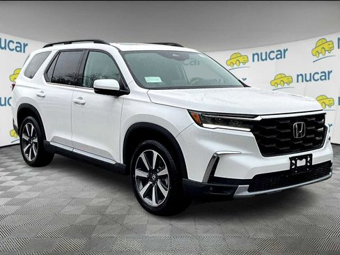 New 2025 Honda Pilot Touring image 1
