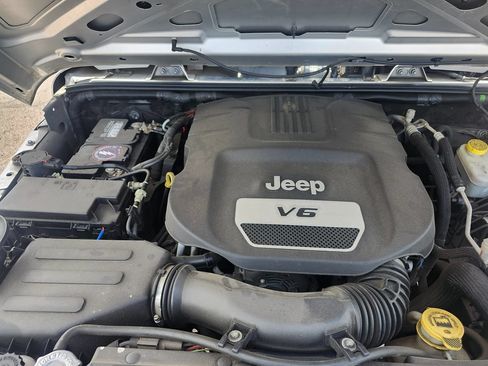 Used 2015 Jeep Wrangler Unlimited Sport AWD/4WD image 28