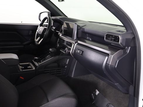 Used 2025 Toyota 4Runner SR5 image 22