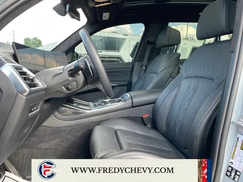 Used 2025 BMW X7 M60i AWD/4WD image 10