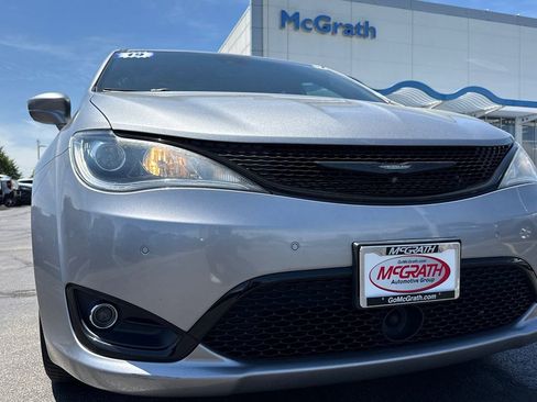 Used 2019 Chrysler Pacifica Touring-L Plus w/ Advanced Safetytec Group FWD image 13